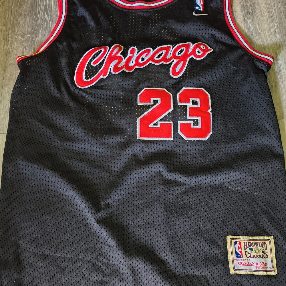 Chicago 23 Hardwood Classics Basketball Jersey - Black/Red
